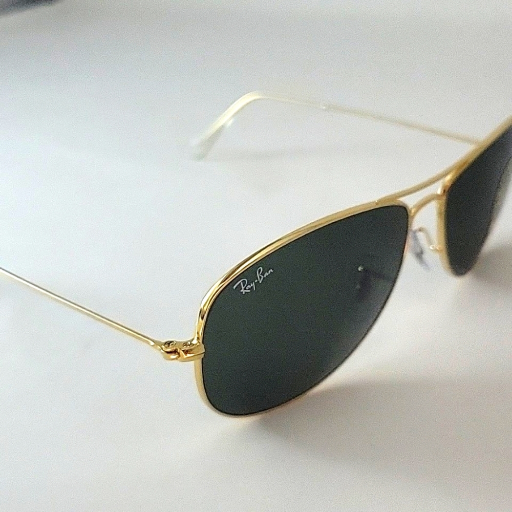 Ray-Ban Gold Aviator Sunglasses Timeless Design - Picture 2 of 4